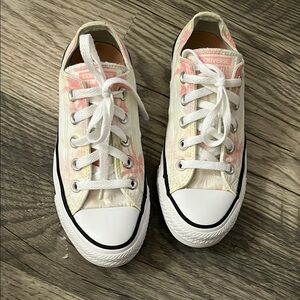 Converse All Star White and Pink Sneakers Classic Canvas woman’s size 5‎